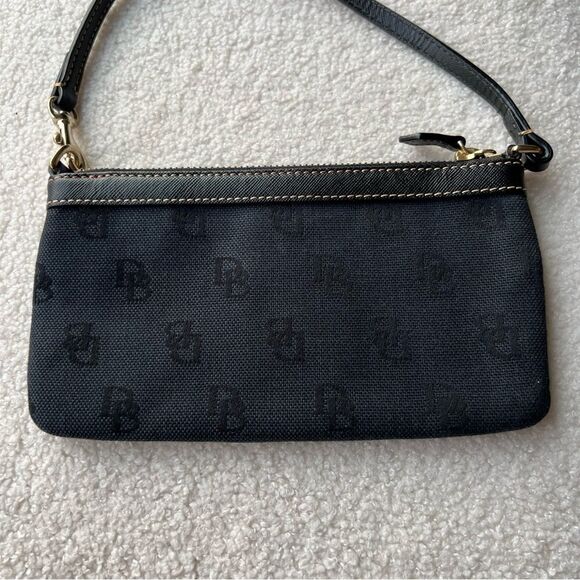 VTG Dooney & Bourke wristlet w/red interior 8” x 4.5” EUC - Picture 7 of 14